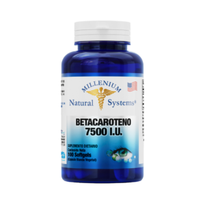 Frasco azul con tapa blanca de suplementos dietarios tiene una etiqueta blanca con metalizado del producto Betacaroteno 7500 UI x 100 Softgels, de la marca Millenium Natural Systems con fondo blanco plano