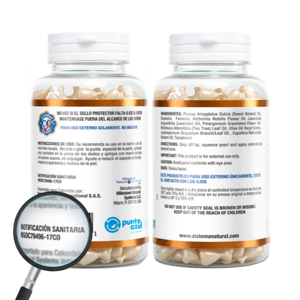 Frasco transparente con etiqueta blanca con dorado y tapa blanca del producto simply clean mostrando la etiqueta de la parte trasera con una lupa resaltando la notificacion sanitaria