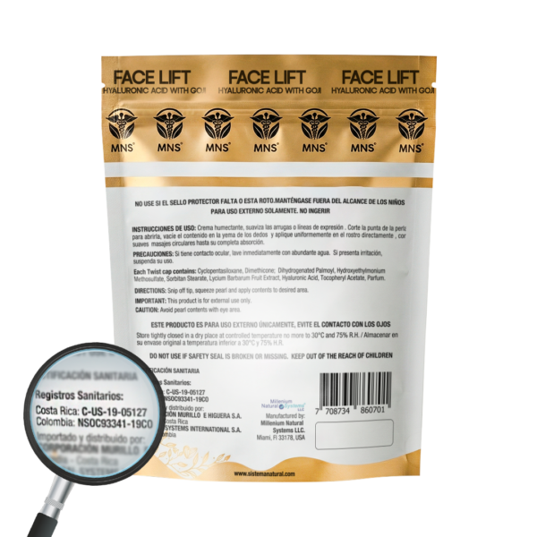 Bolsa doypack blanca con dorado del producto Face Lift Hyaluronic Acid With Gogi x 10 Twist Caps softgels de la marca Millenium Natural Systems con fondo blanco plano mostrando los detalles de la informacion del empaque con una lupa en la notificacion sanitaria