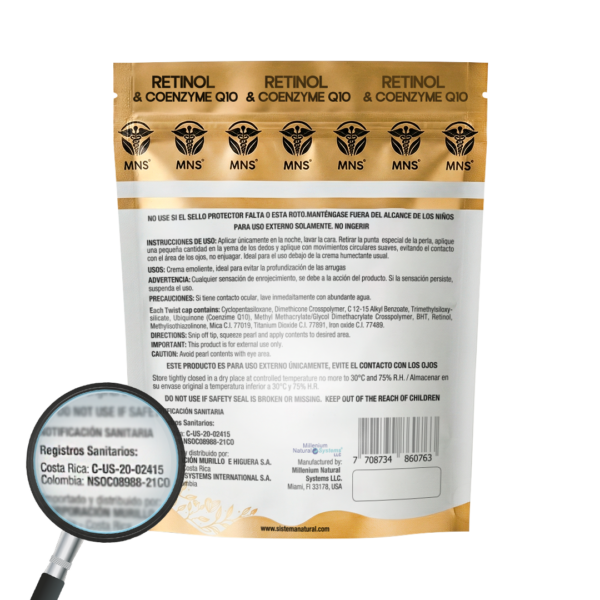 Bolsa doypack blanca con dorado del producto Retinol & Coenzyme Q10 x 10 Twist Caps softgels de la marca Millenium Natural Systems con fondo blanco plano mostrando los detalles de la informacion del empaque con una lupa en la notificacion sanitaria