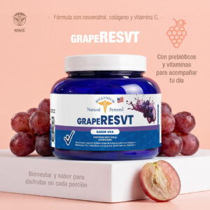 Frasco de suplemento GrapeResvt sabor uva de 300 g, rodeado de uvas frescas. La infografía destaca: Fórmula con resveratrol, colágeno, vitamina C, prebióticos y zinc; bienestar, sabor para disfrutar en cada porción.